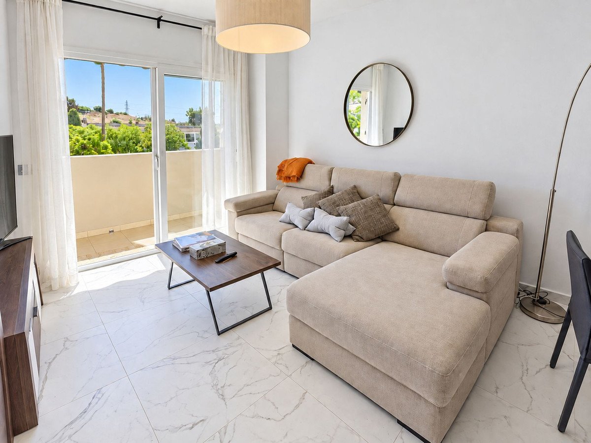 3 Bed Middle Floor Apartment in Nueva Andalucía