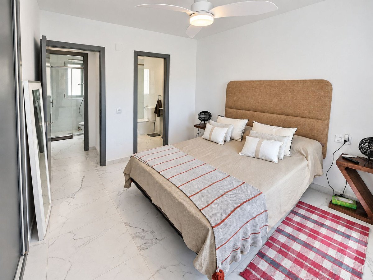 3 Bed Middle Floor Apartment in Nueva Andalucía