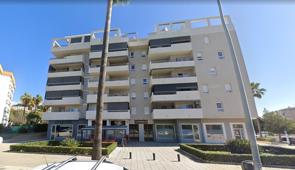 3 Bed Middle Floor Apartment in Nueva Andalucía