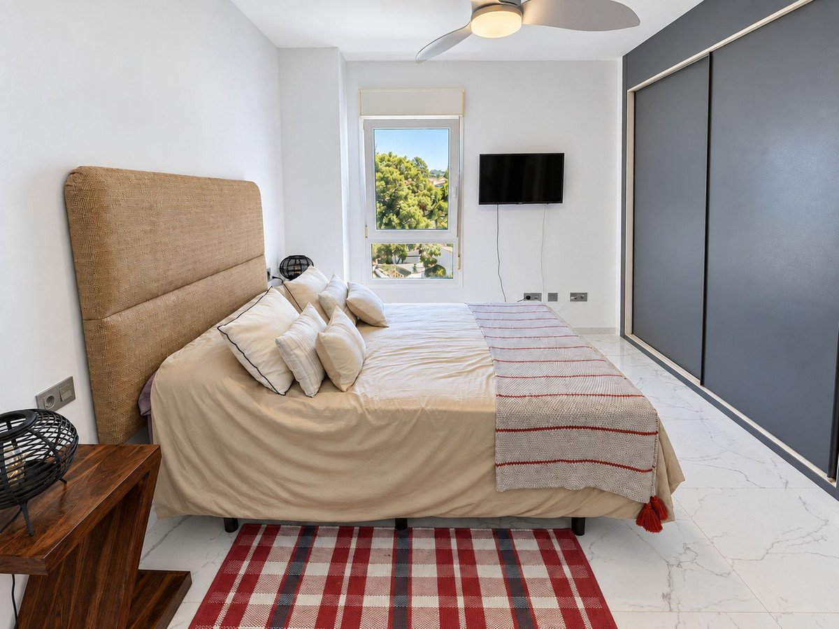 3 Bed Middle Floor Apartment in Nueva Andalucía