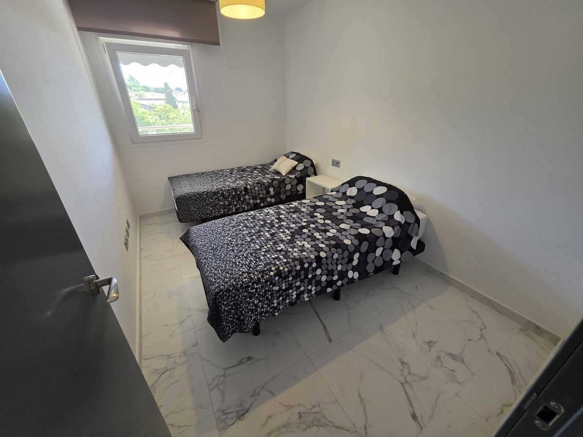 3 Bed Middle Floor Apartment in Nueva Andalucía