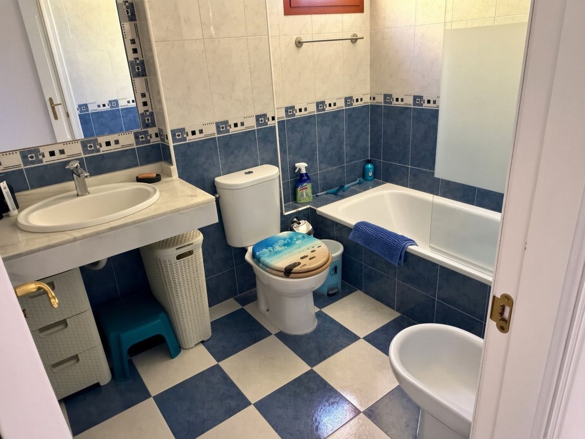 2 Bed Penthouse in La Duquesa
