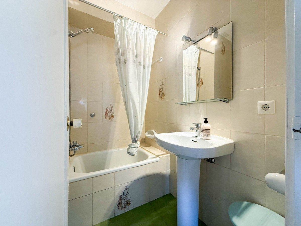 4 Bed Top Floor Apartment in Marbella