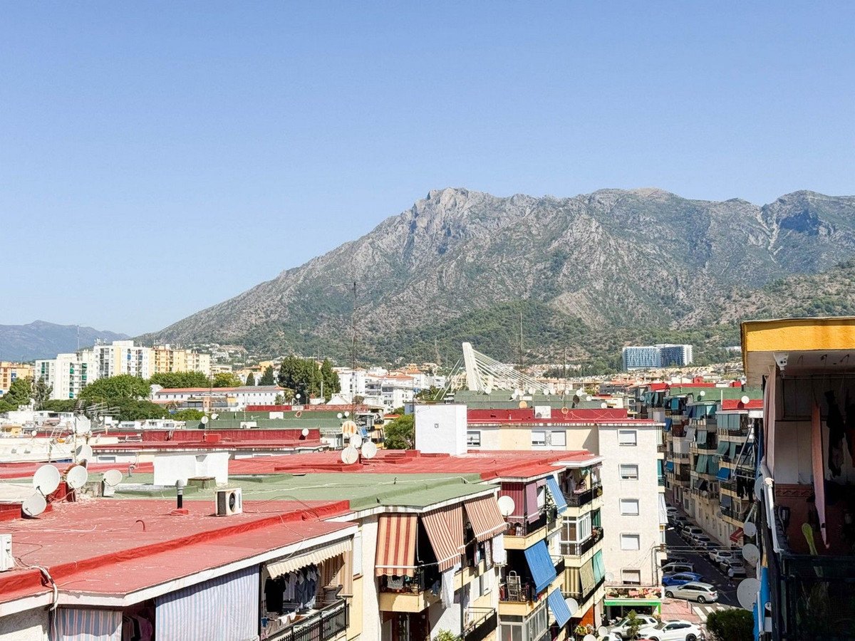 4 Bed Top Floor Apartment in Marbella