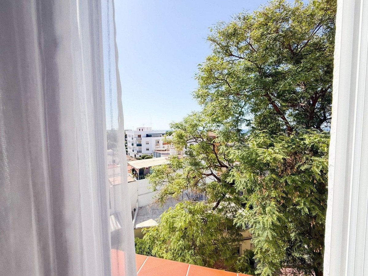 4 Bed Top Floor Apartment in Marbella