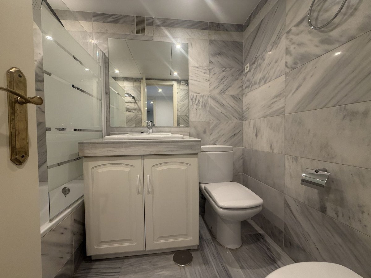 2 Bed Middle Floor Apartment in Marbella
