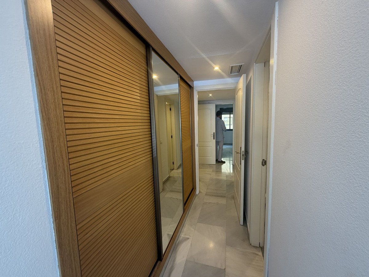 2 Bed Middle Floor Apartment in Marbella