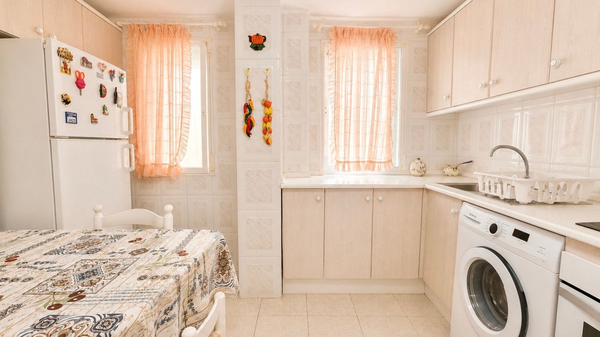 3 Bed Middle Floor Apartment in Estepona
