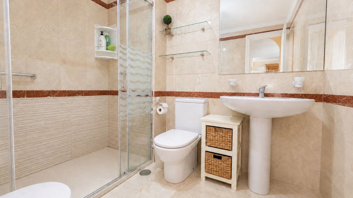 3 Bed Middle Floor Apartment in Estepona