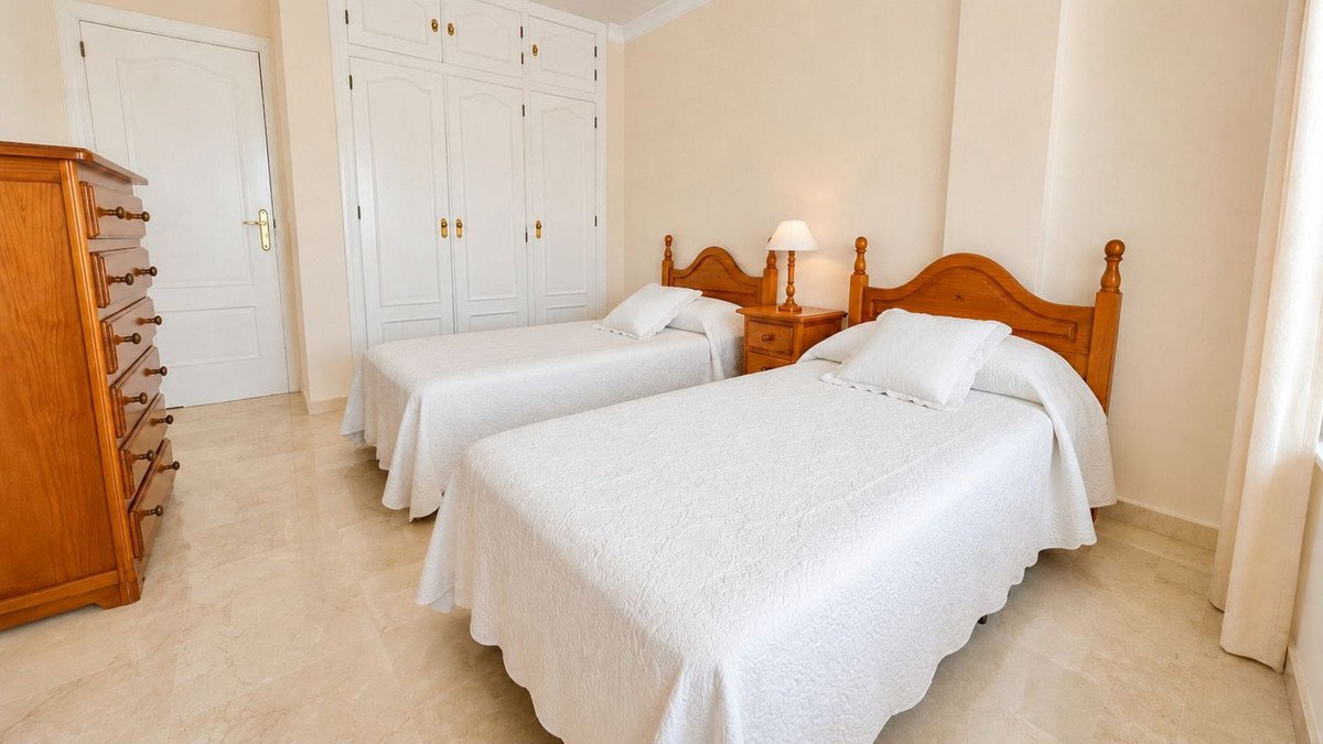 3 Bed Middle Floor Apartment in Estepona