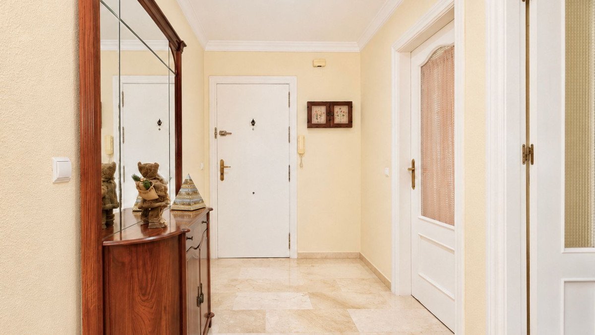 3 Bed Middle Floor Apartment in Estepona