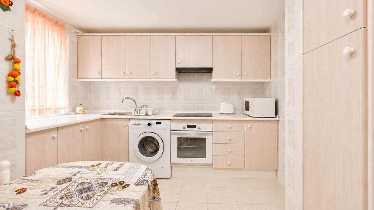 3 Bed Middle Floor Apartment in Estepona