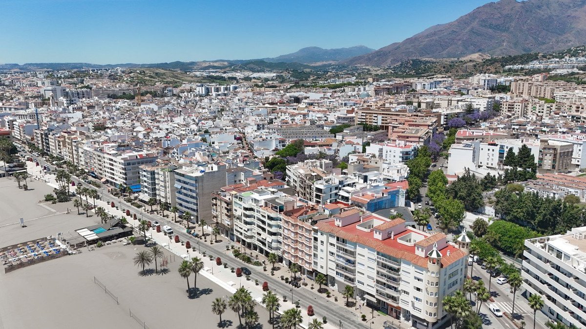 3 Bed Middle Floor Apartment in Estepona