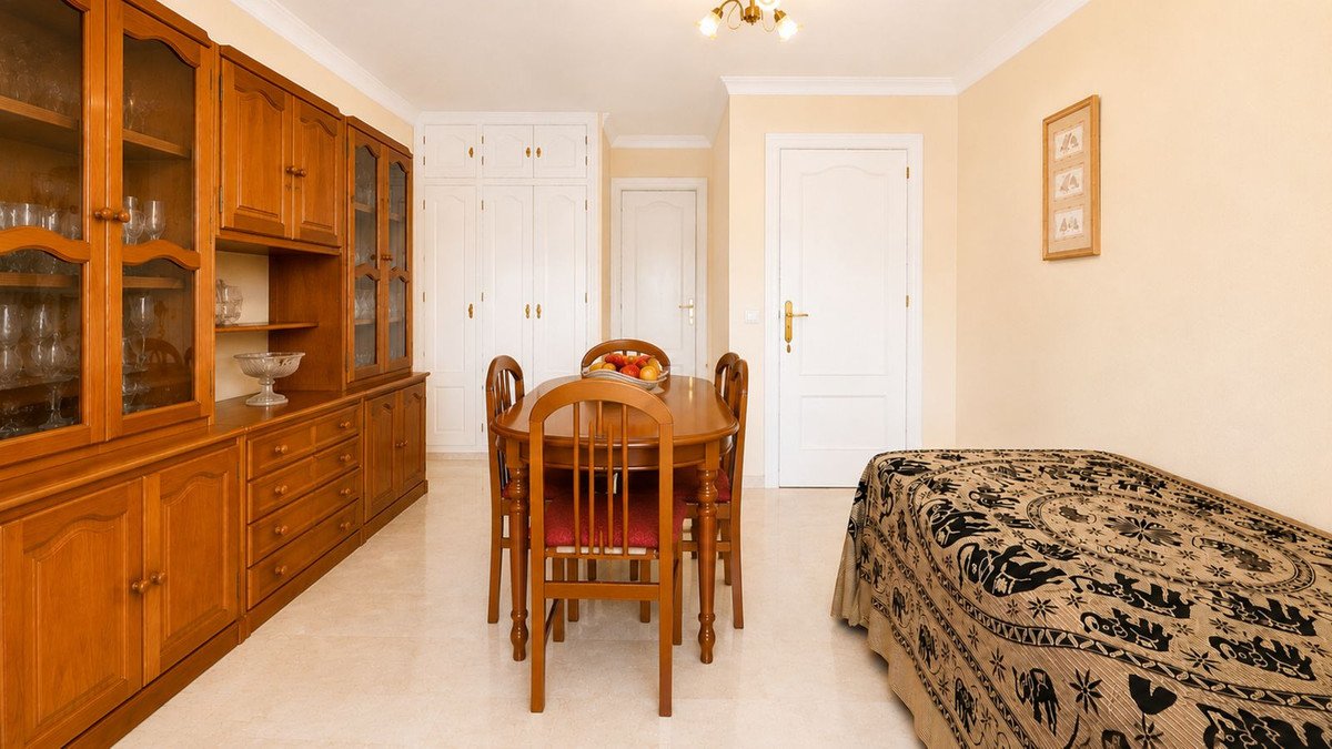3 Bed Middle Floor Apartment in Estepona