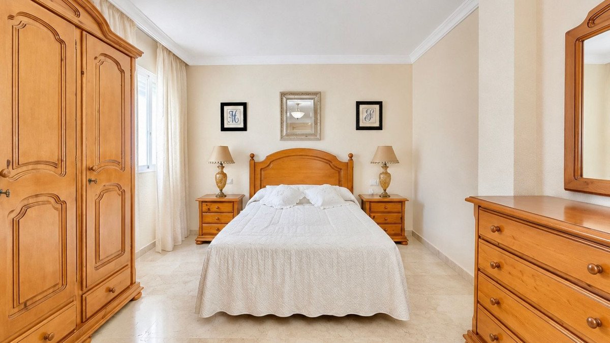 3 Bed Middle Floor Apartment in Estepona