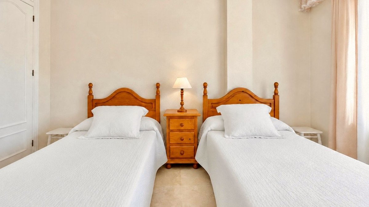 3 Bed Middle Floor Apartment in Estepona