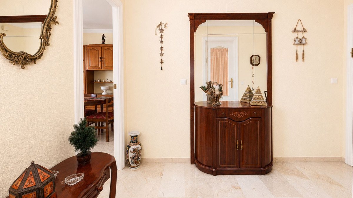 3 Bed Middle Floor Apartment in Estepona