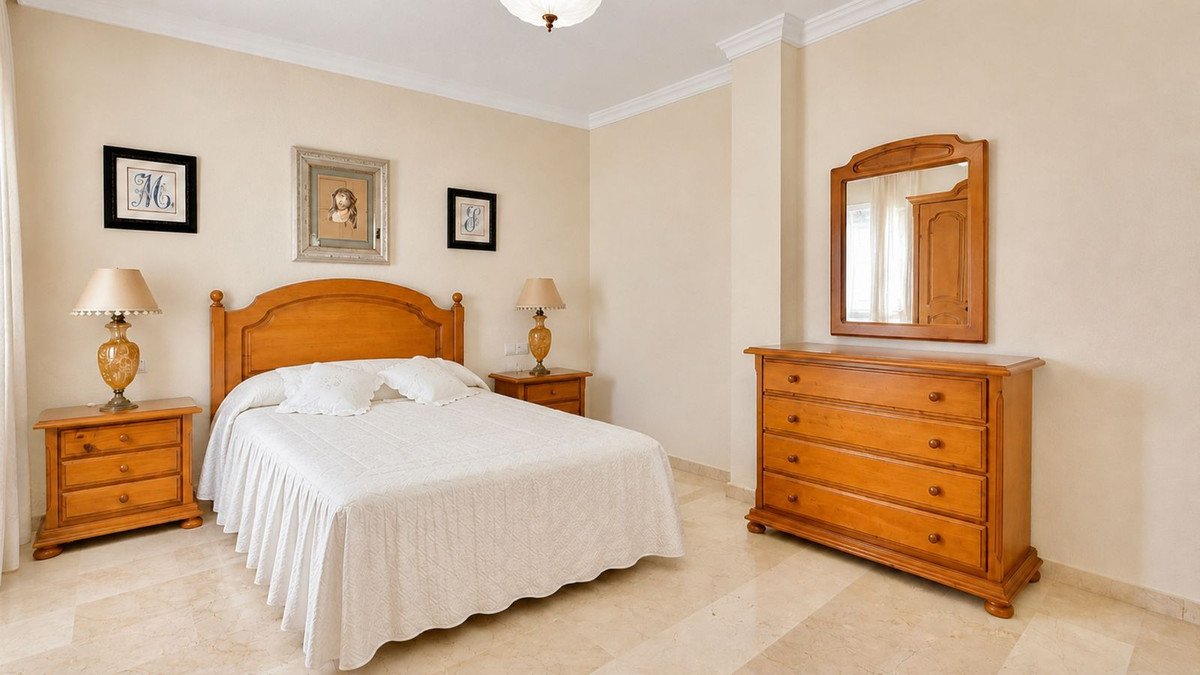 3 Bed Middle Floor Apartment in Estepona