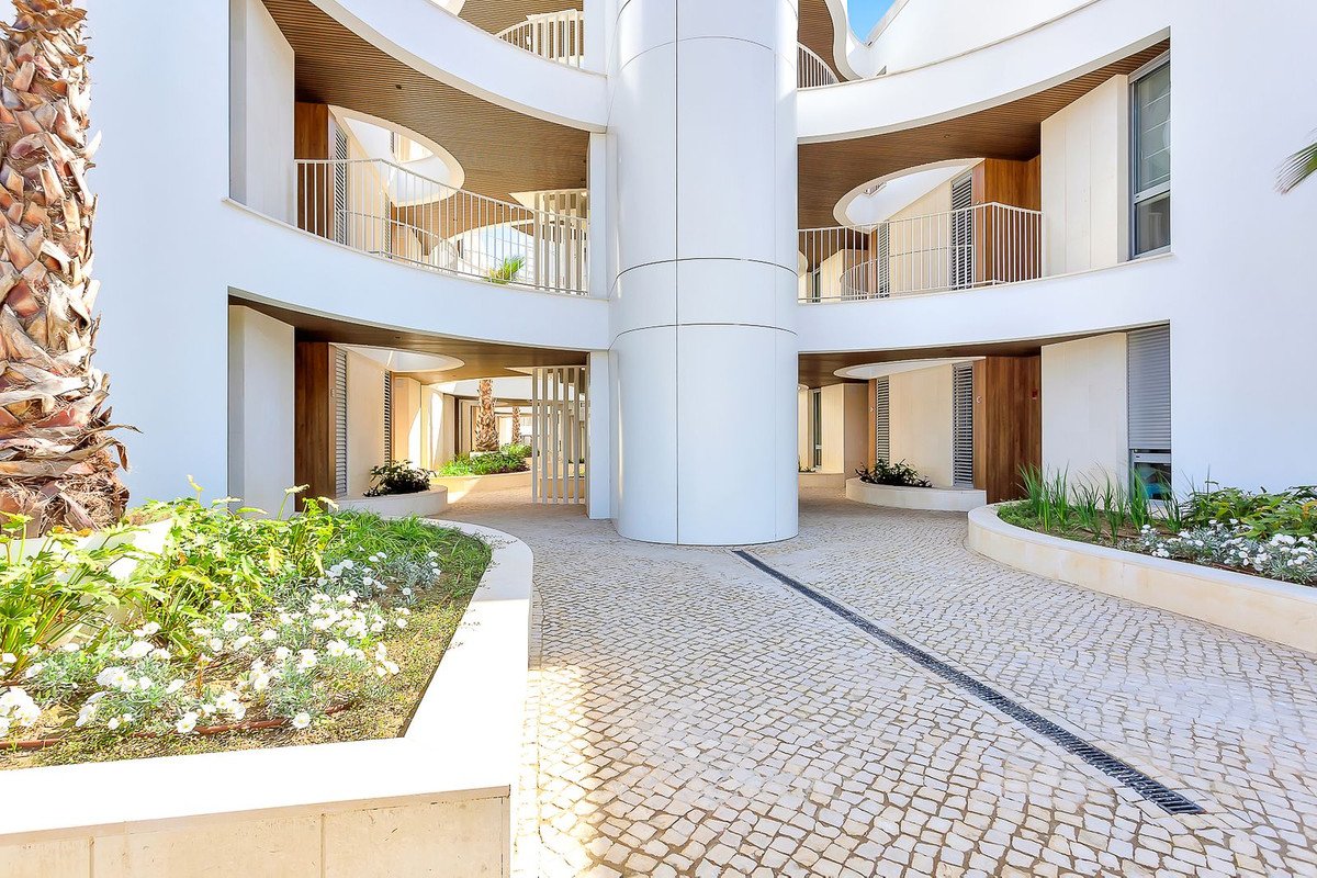 2 Bed Ground Floor Apartment in Elviria