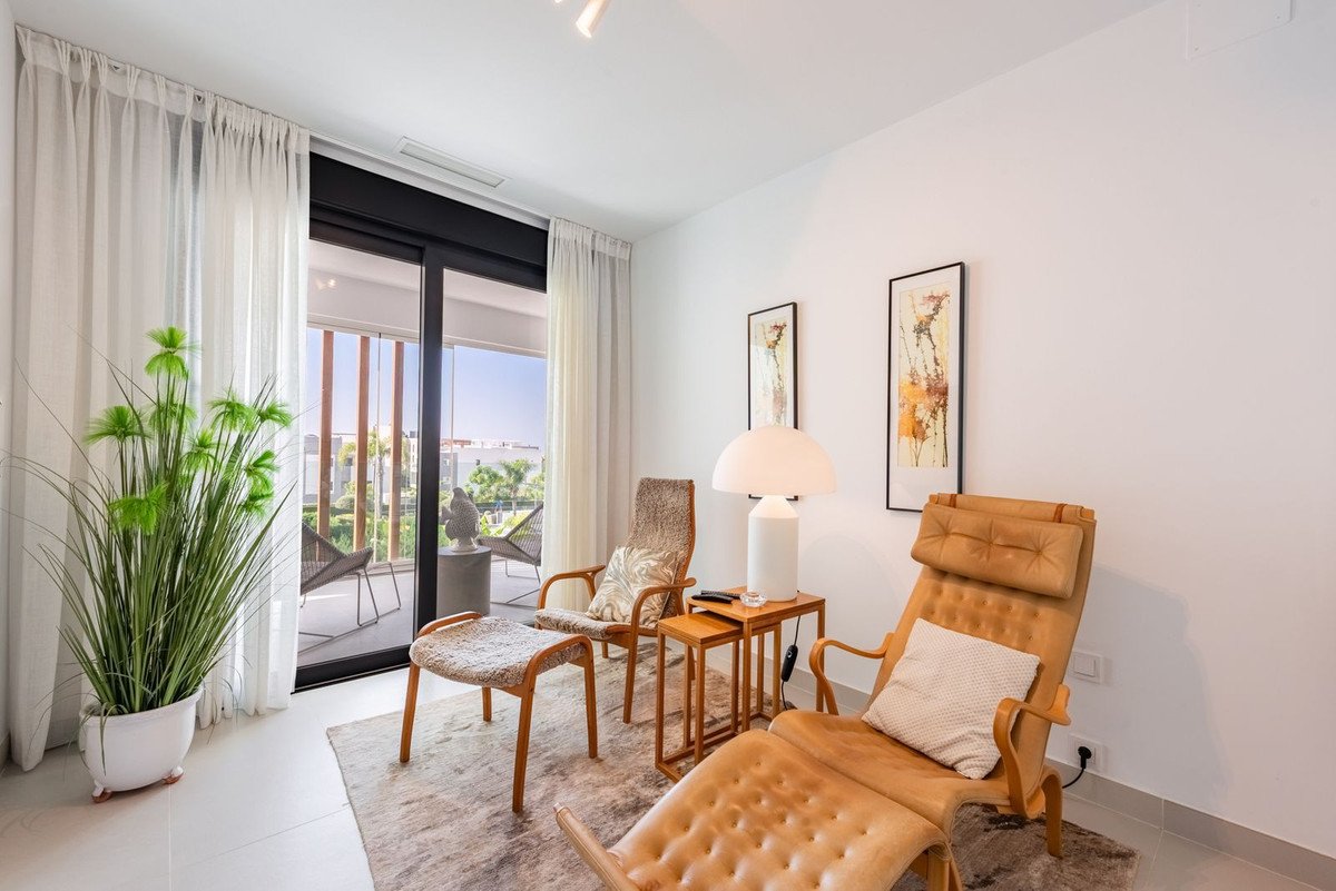 3 Bed Middle Floor Apartment in Bel Air