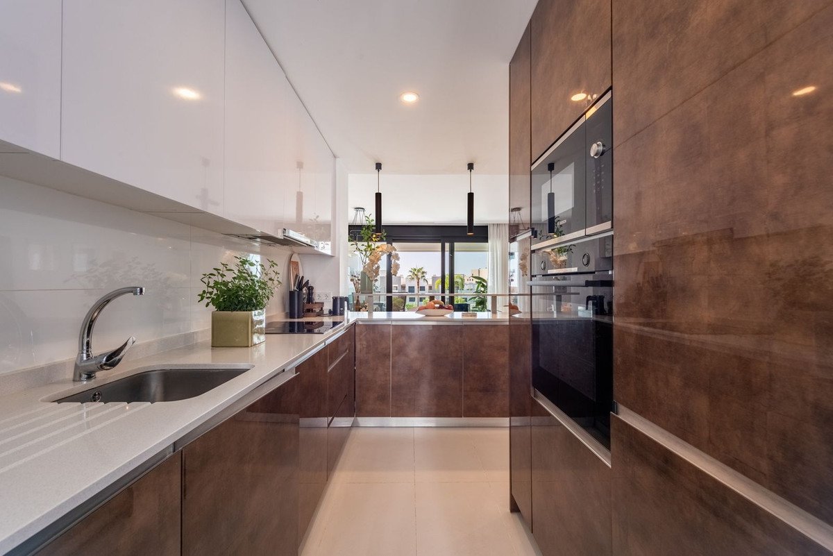 3 Bed Middle Floor Apartment in Bel Air