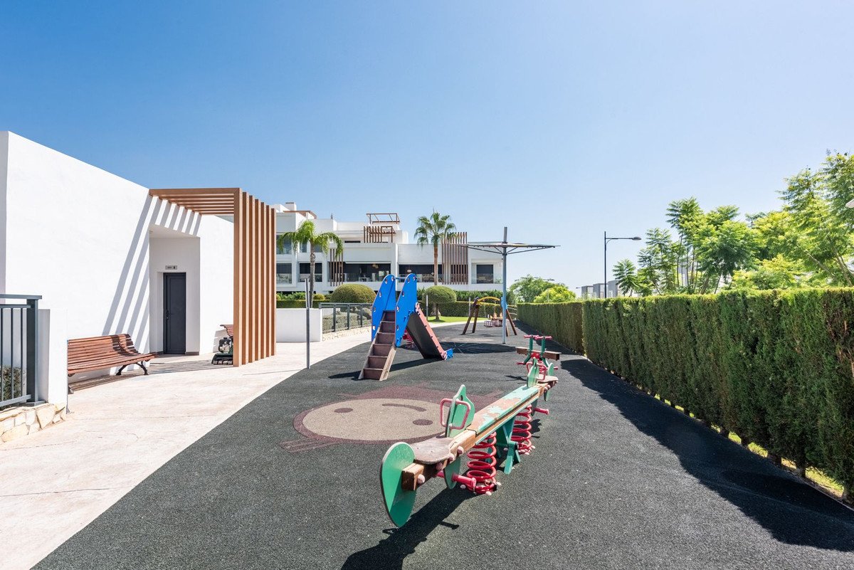 3 Bed Middle Floor Apartment in Bel Air