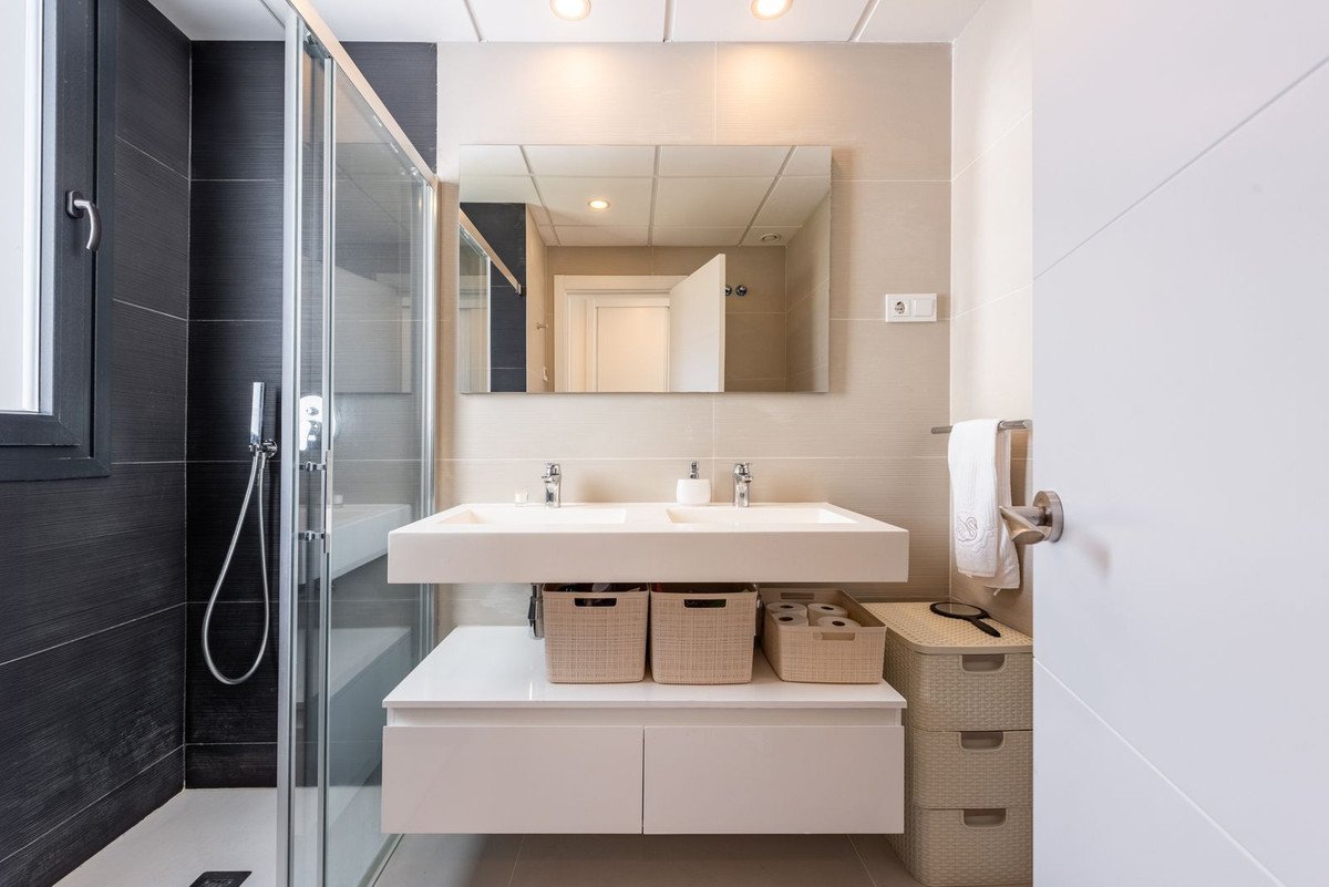 3 Bed Middle Floor Apartment in Bel Air