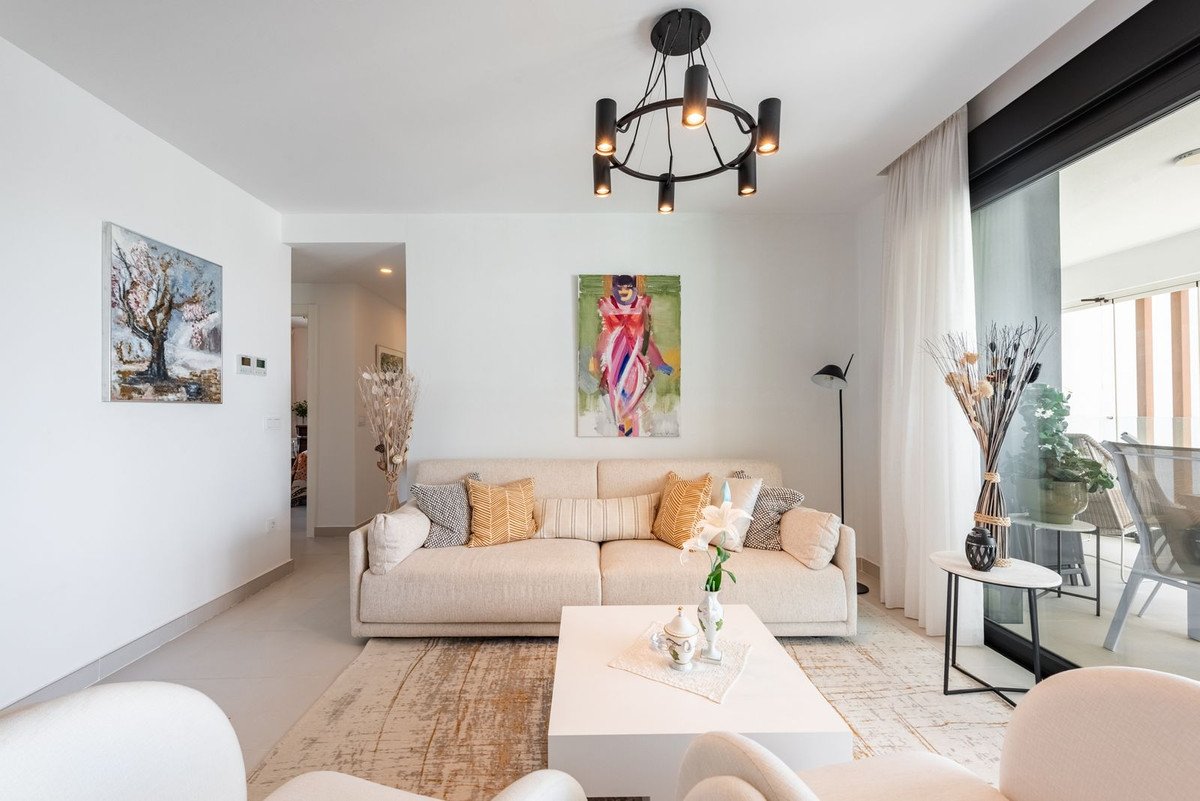 3 Bed Middle Floor Apartment in Bel Air