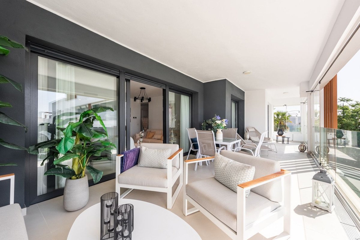 3 Bed Middle Floor Apartment in Bel Air