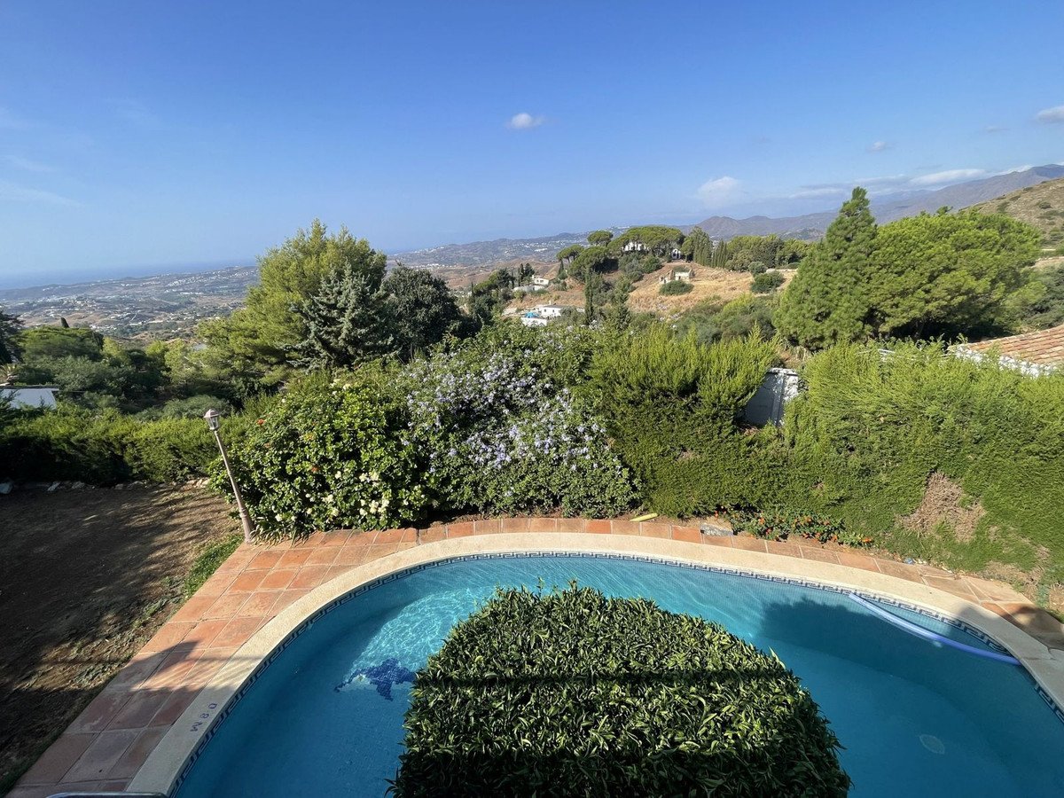 4 Bed Semi-Detached House in Mijas