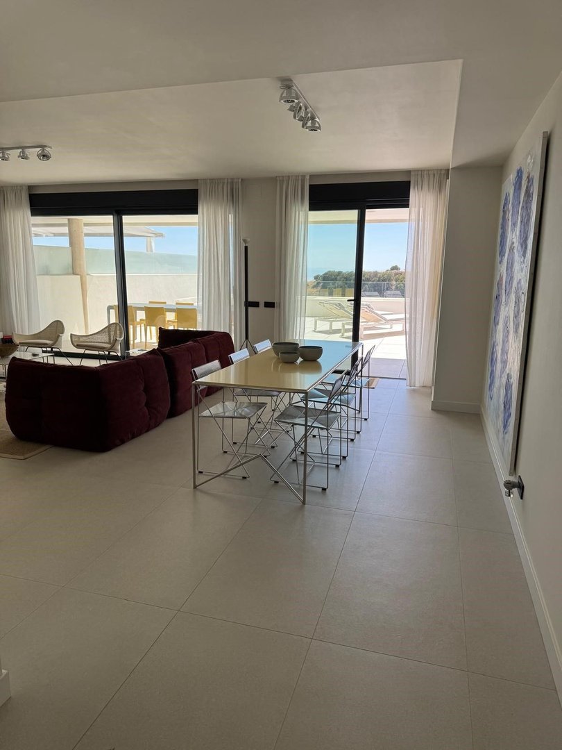 3 Bed Middle Floor Apartment in Altos de los Monteros