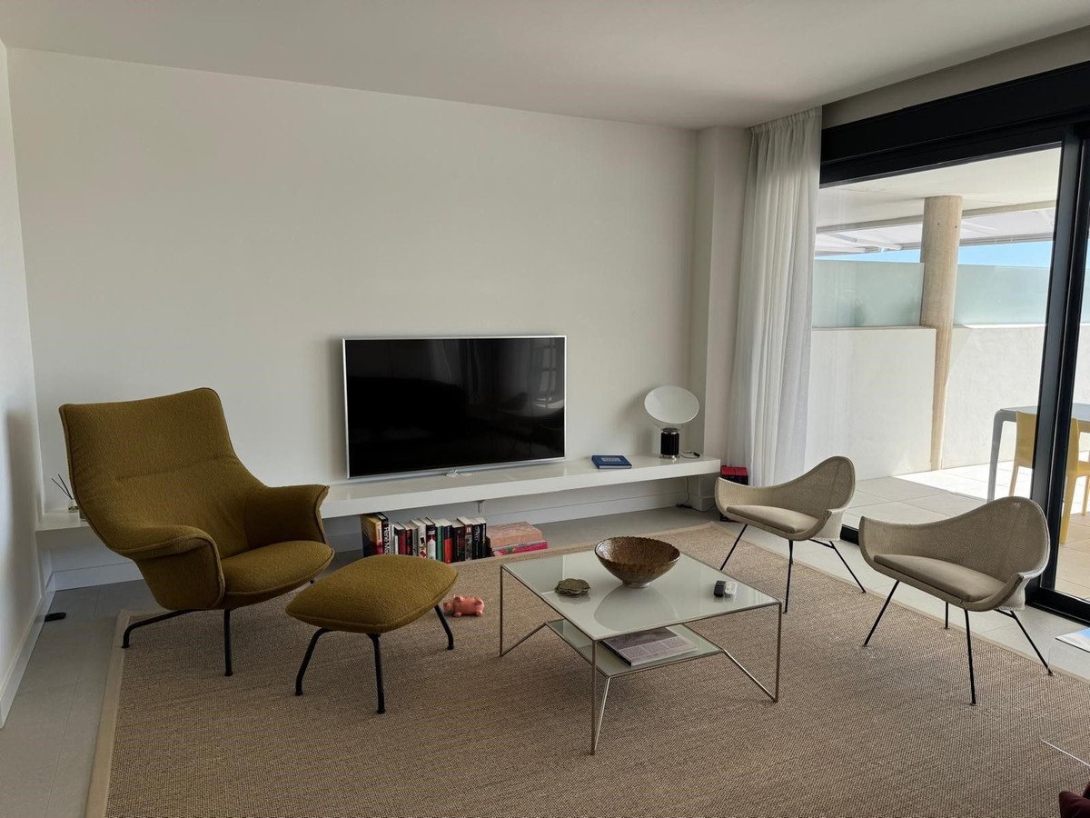 3 Bed Middle Floor Apartment in Altos de los Monteros
