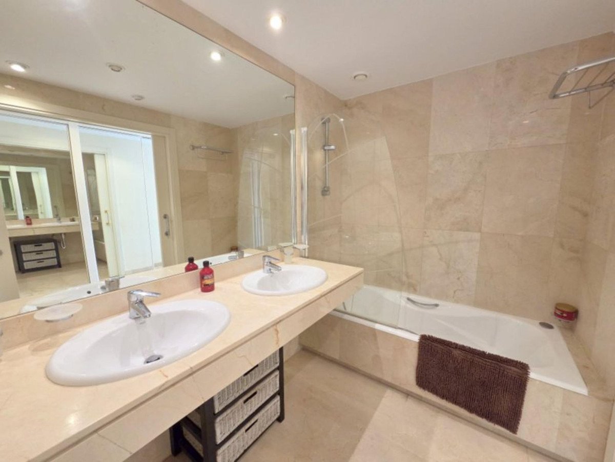 3 Bed Ground Floor Apartment in La Duquesa
