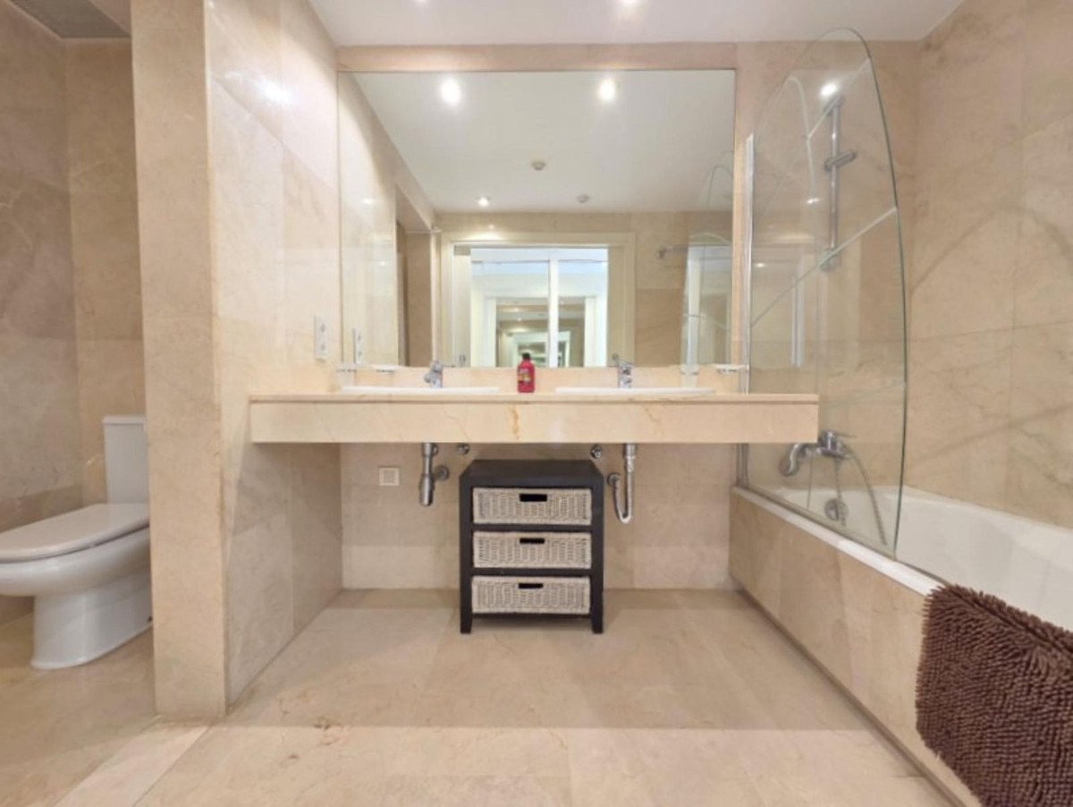 3 Bed Ground Floor Apartment in La Duquesa
