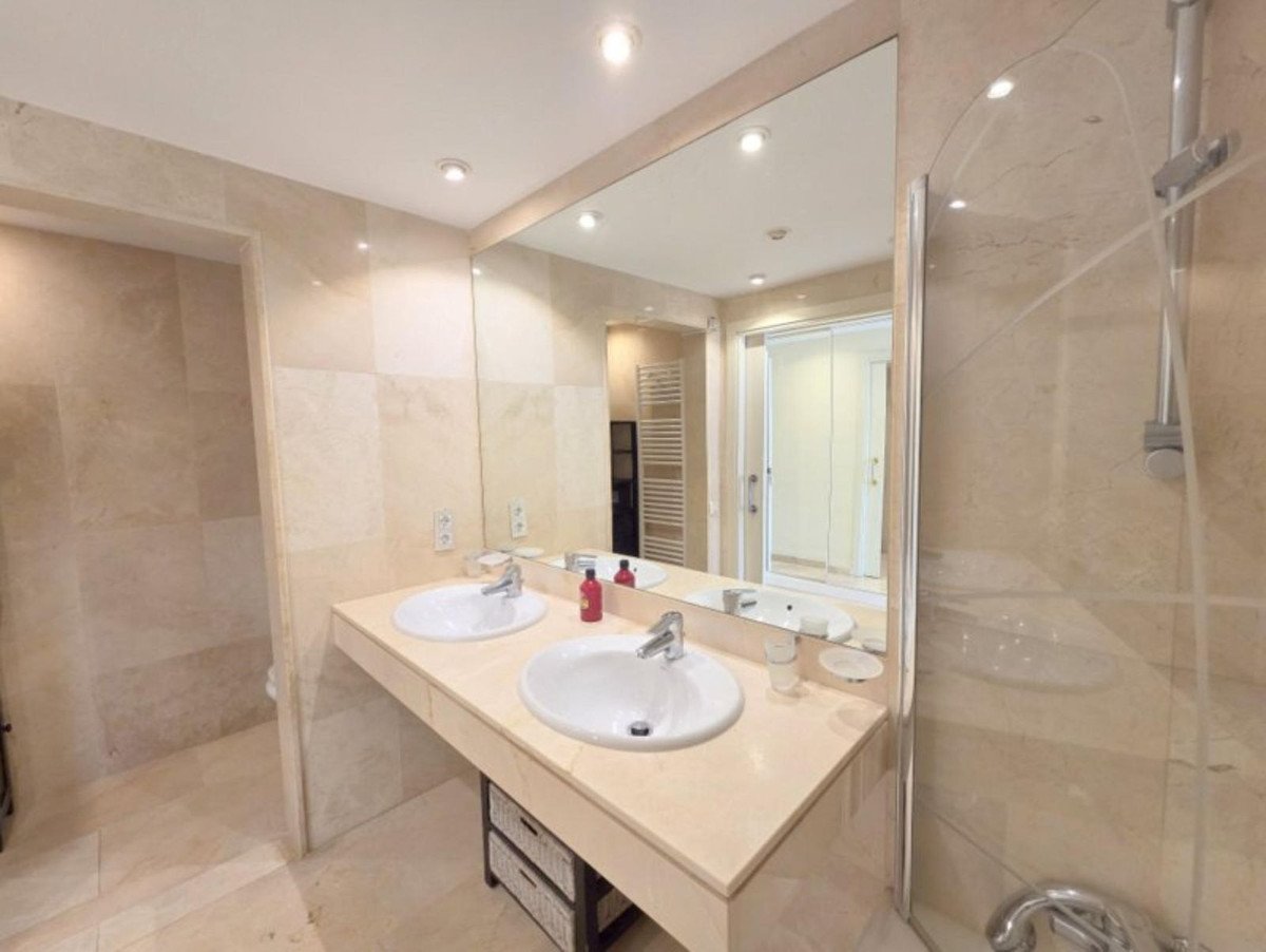3 Bed Ground Floor Apartment in La Duquesa