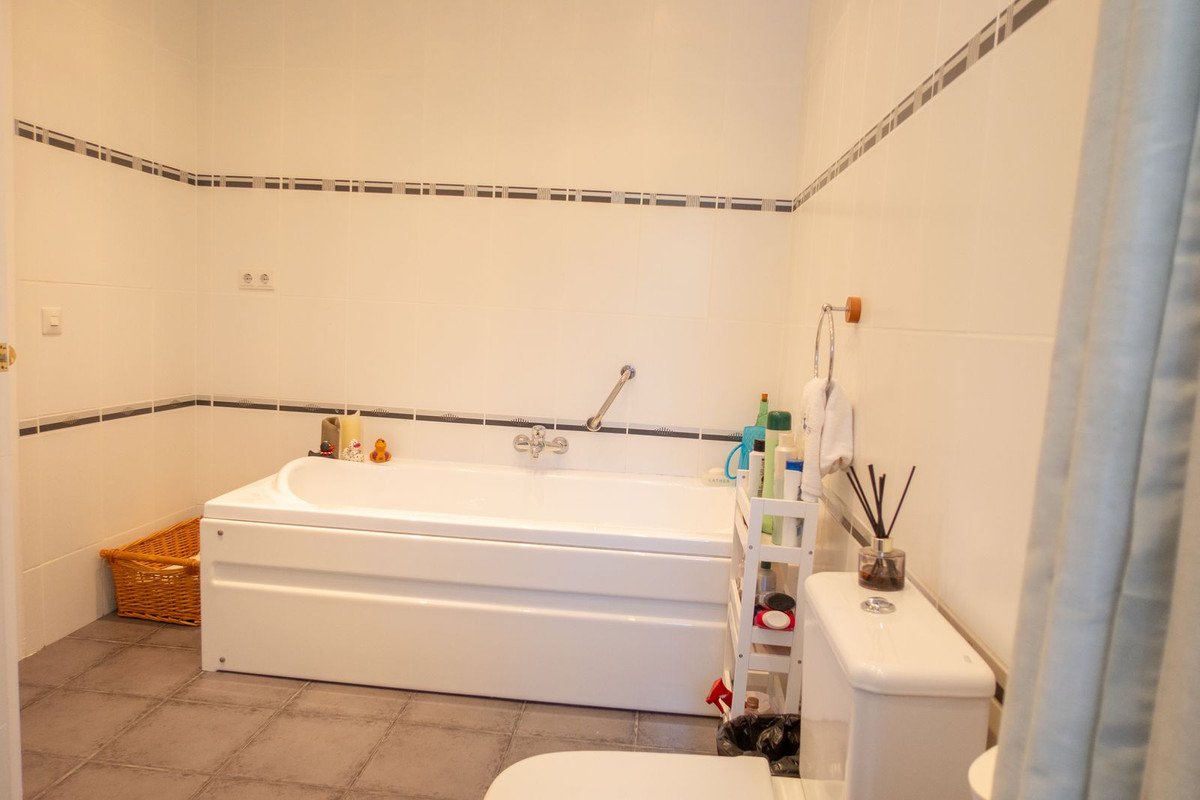 3 Bed Detached Villa in Estepona