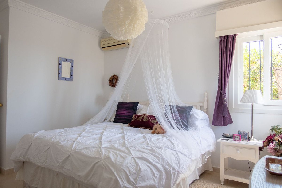 3 Bed Detached Villa in Estepona