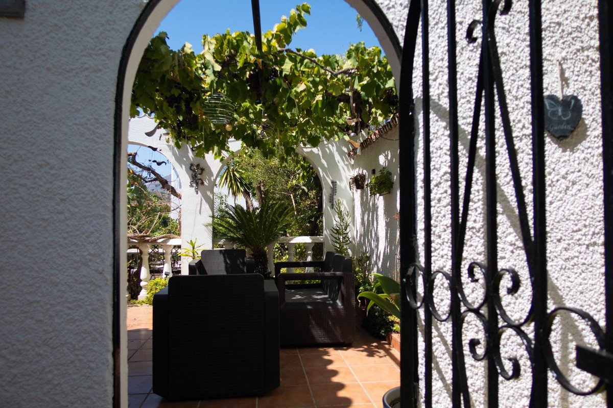 3 Bed Detached Villa in Estepona