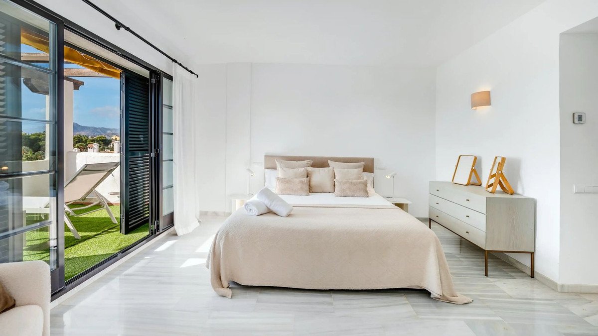 3 Bed Penthouse Duplex in Nueva Andalucía