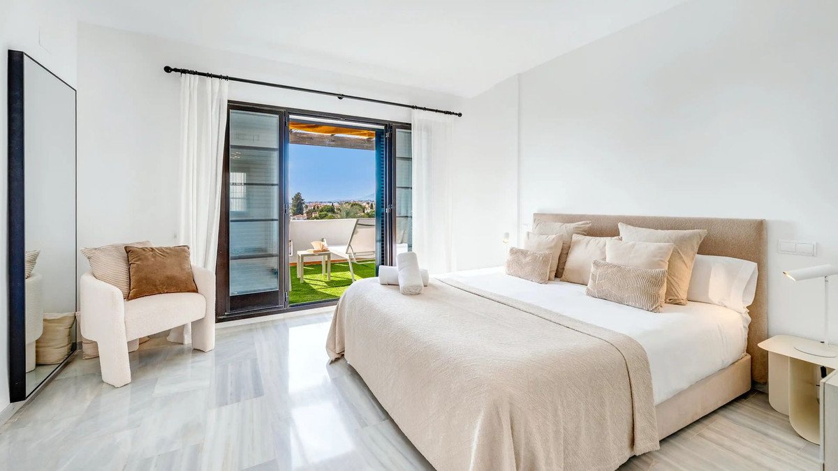3 Bed Penthouse Duplex in Nueva Andalucía
