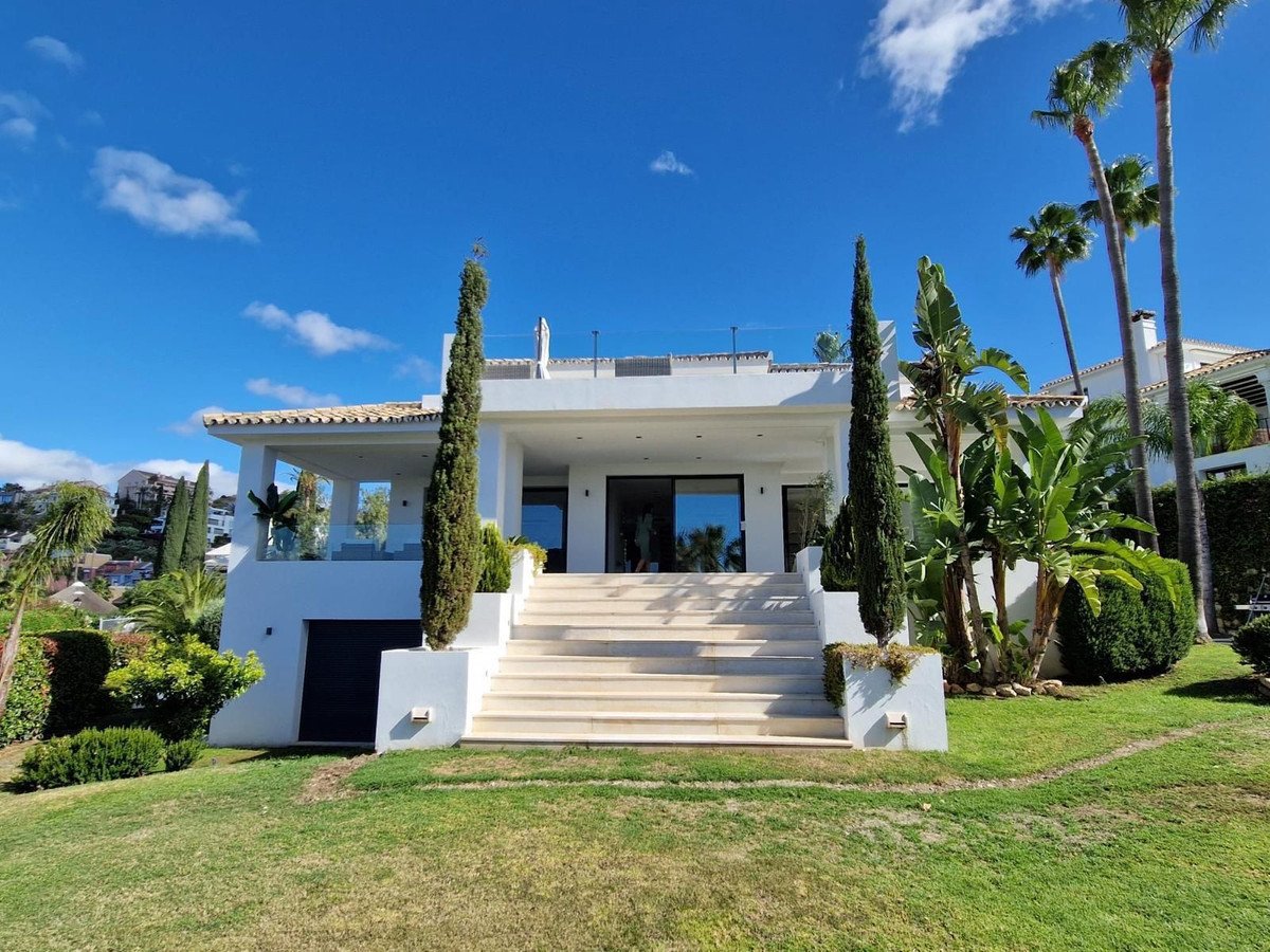 5 Bed Detached Villa in Nueva Andalucía