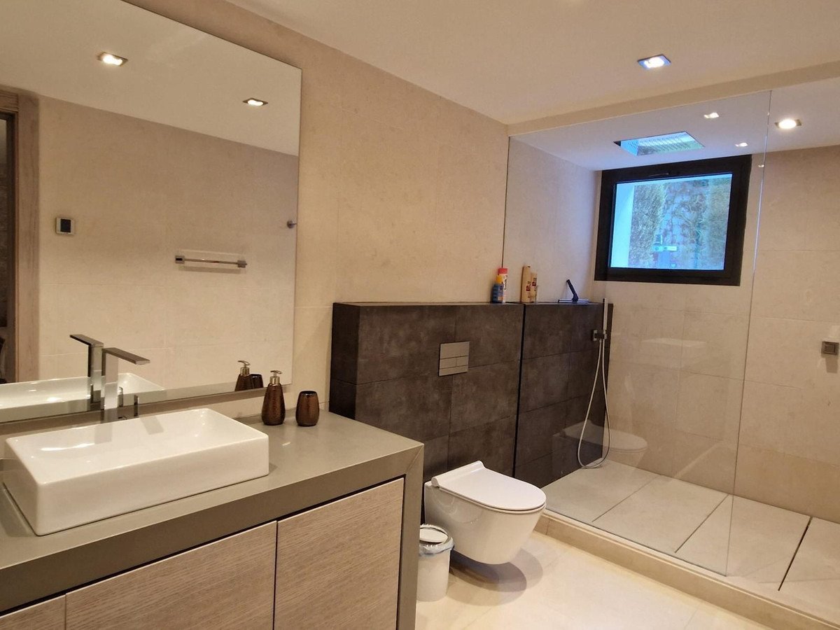 5 Bed Detached Villa in Nueva Andalucía