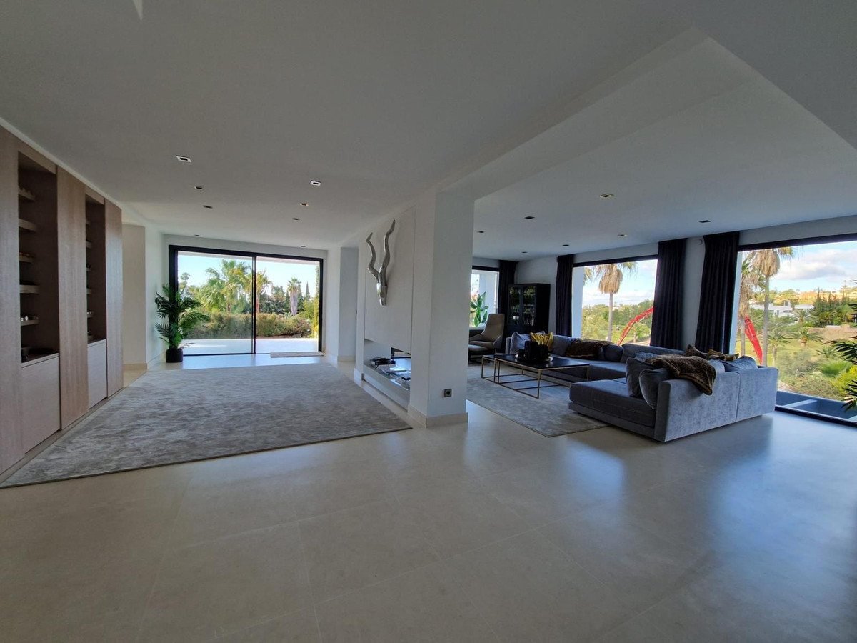 5 Bed Detached Villa in Nueva Andalucía