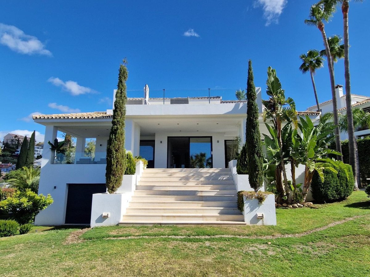 5 Bed Detached Villa in Nueva Andalucía