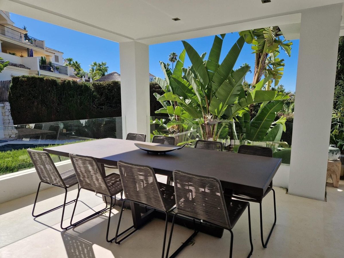 5 Bed Detached Villa in Nueva Andalucía