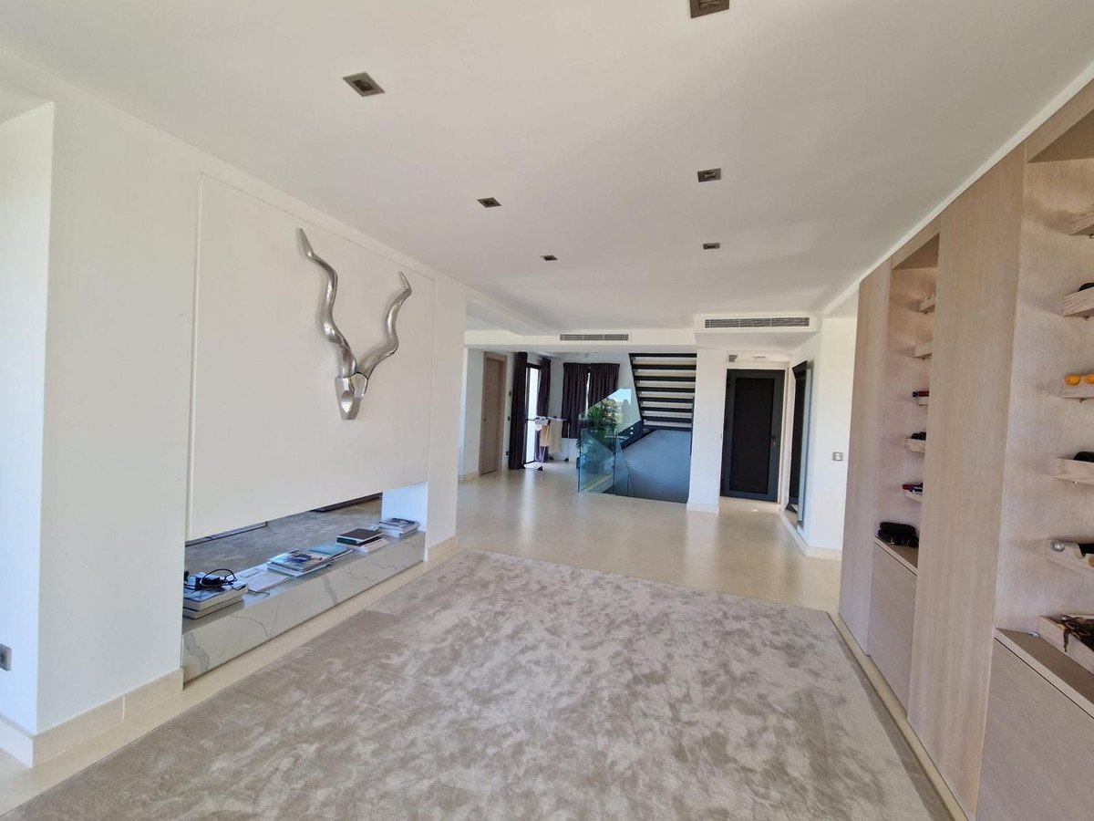 5 Bed Detached Villa in Nueva Andalucía