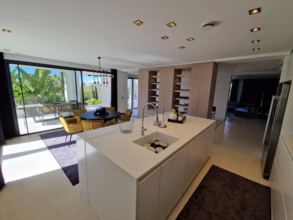 5 Bed Detached Villa in Nueva Andalucía