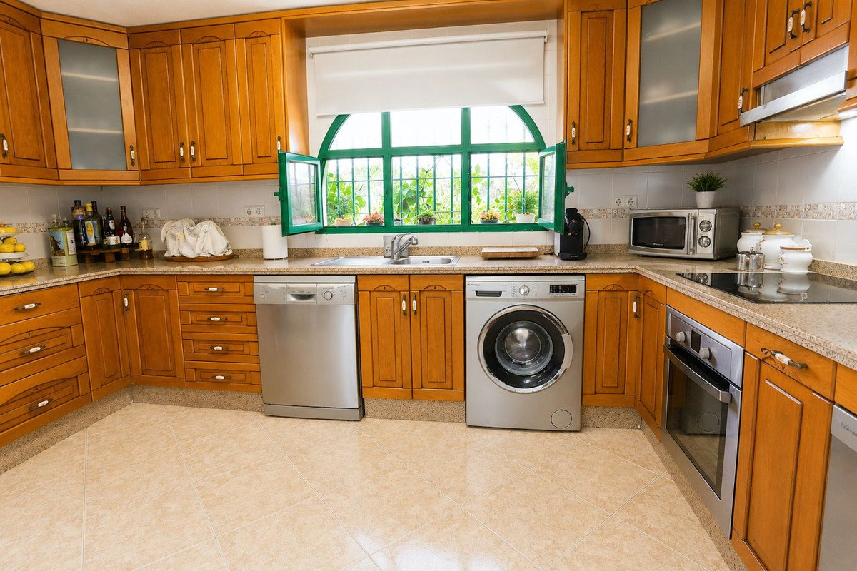 4 Bed Detached Villa in Rincón de la Victoria