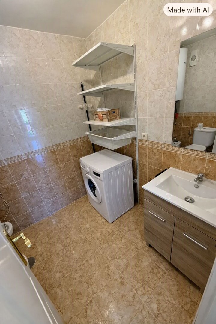 2 Bed Middle Floor Apartment in San Luis de Sabinillas