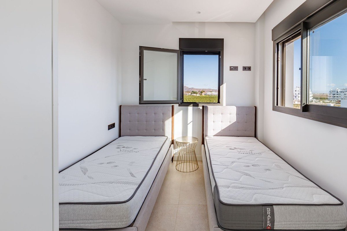 2 Bed Middle Floor Apartment in Los Alcazares